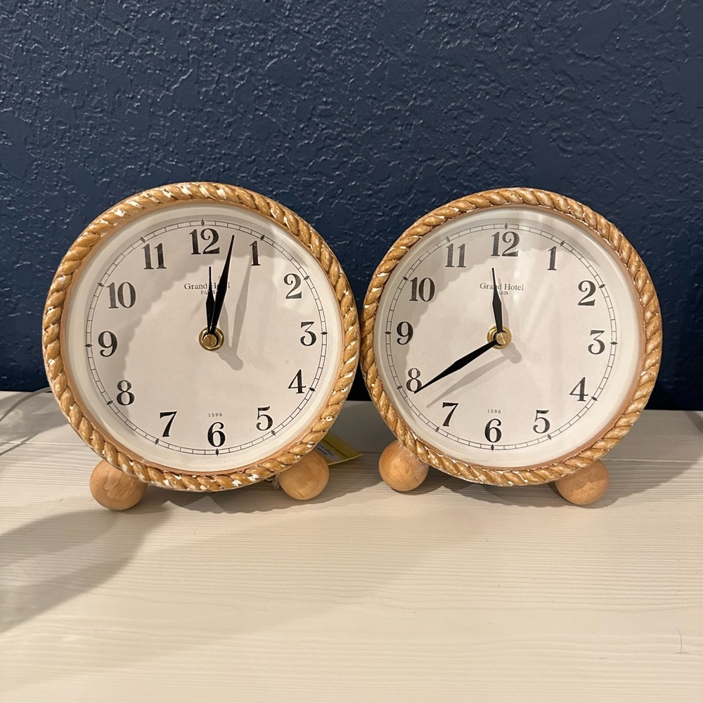 Brand new little clock, never used. I bought to many and cannot return.